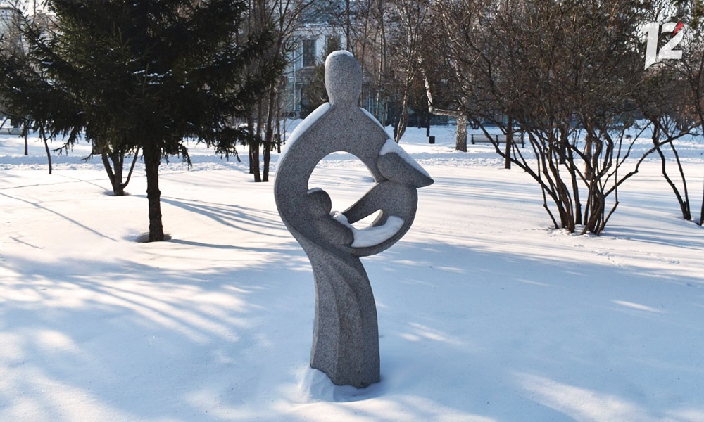 Виталий Хоценко и Сергей Шелест поздравили омских мам с праздником