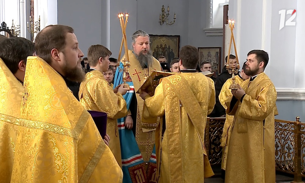 В Омске в Кафедральном Свято-Успенском Соборе совершили молебен о воинах 