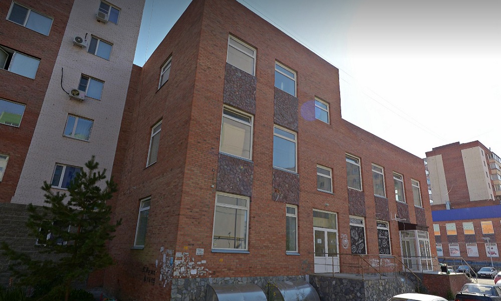 В Омске рядом с «G-Drive Ареной» продают торговый комплекс с детским садом