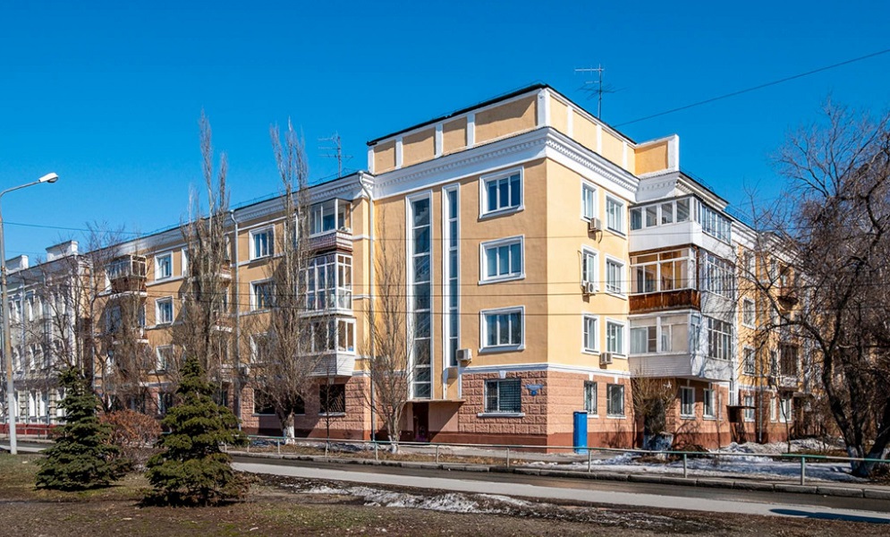 В Омске за 10 млн рублей продают квартиру, по соседству с которой жил художник Алексей Либеров