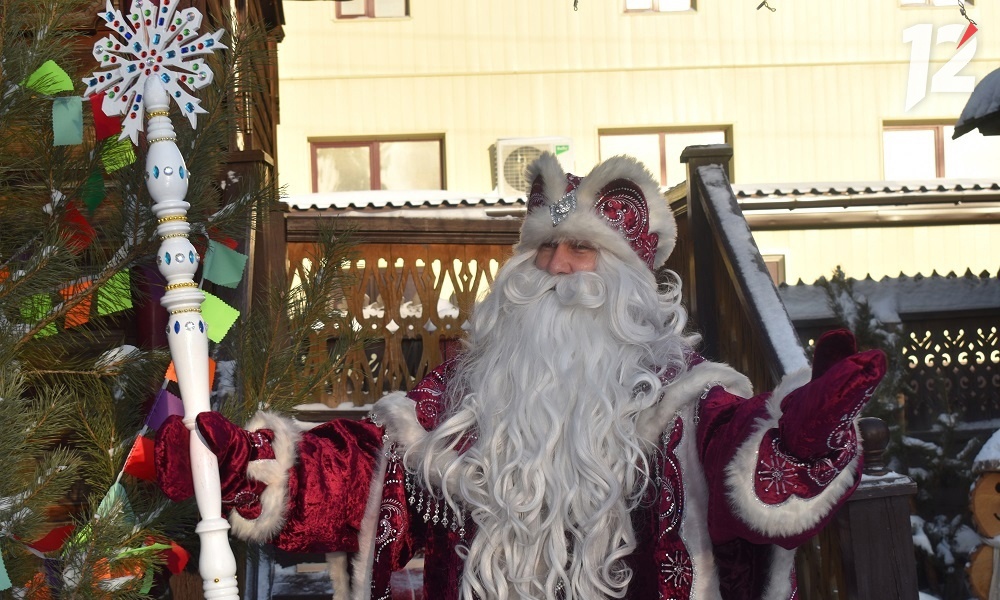 Средняя зарплата Дедов Морозов в РФ выросла на 15 тысяч рублей