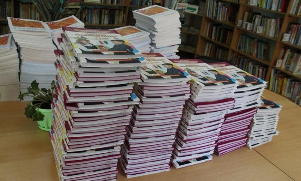 Омску из областного бюджета выделили почти 900 тысяч рублей на закупку учебных пособий и оргтехники 