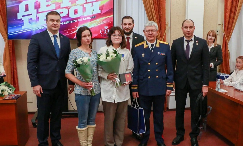 Виталий Хоценко вручил награды омичам, которые совершили подвиги