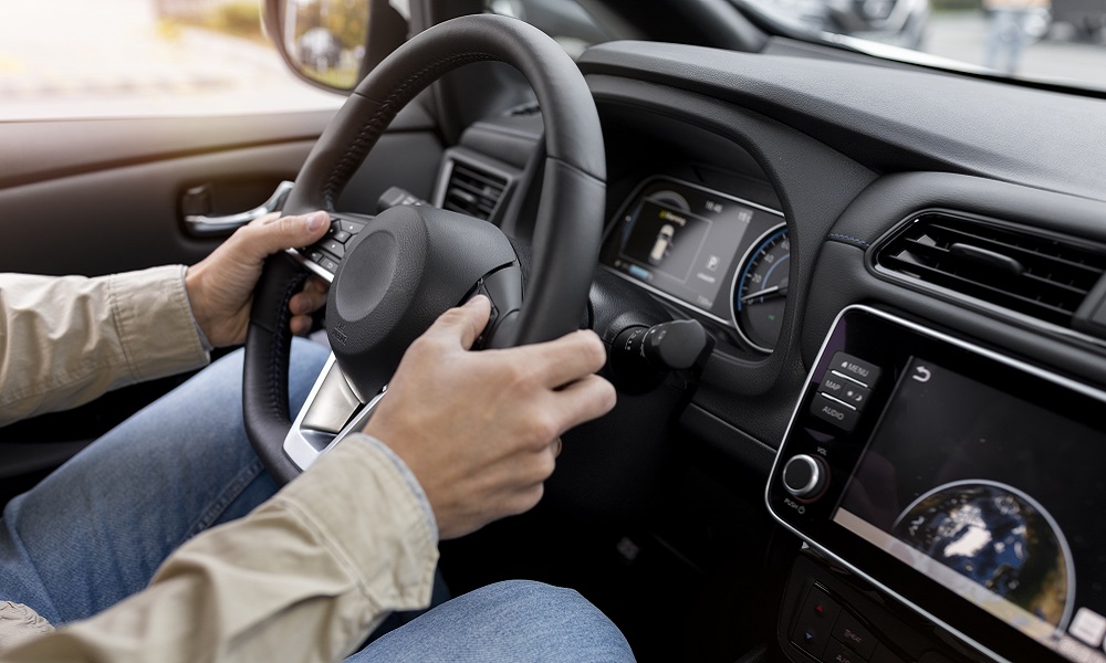 В ГИБДД омичей предупреждают, что временно не будут выдавать права и ставить автомобили на учёт