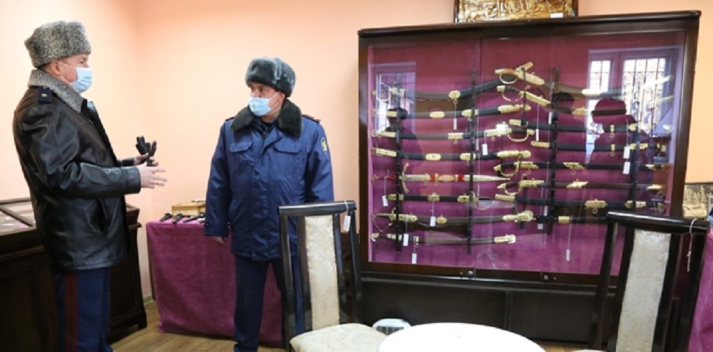 Холодное и огнестрельное оружие из омских колоний теперь можно купить в магазине