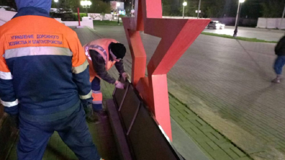 В Омске устраняют последствия урагана, который повалил 19 деревьев и 12 остановочных павильонов