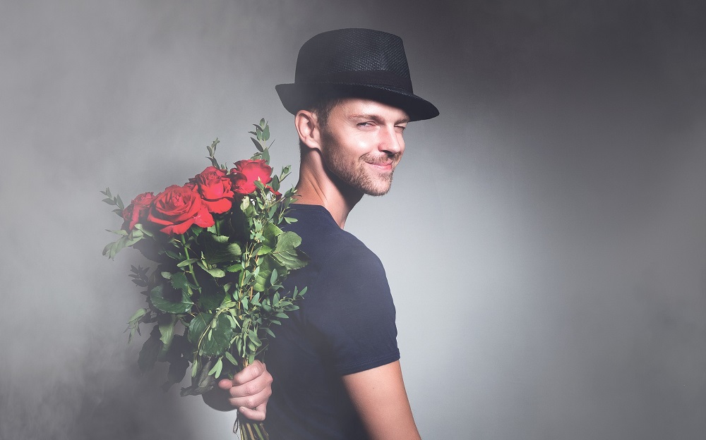 Все неженатые мужчины и незамужние женщины сегодня отмечают свой праздник