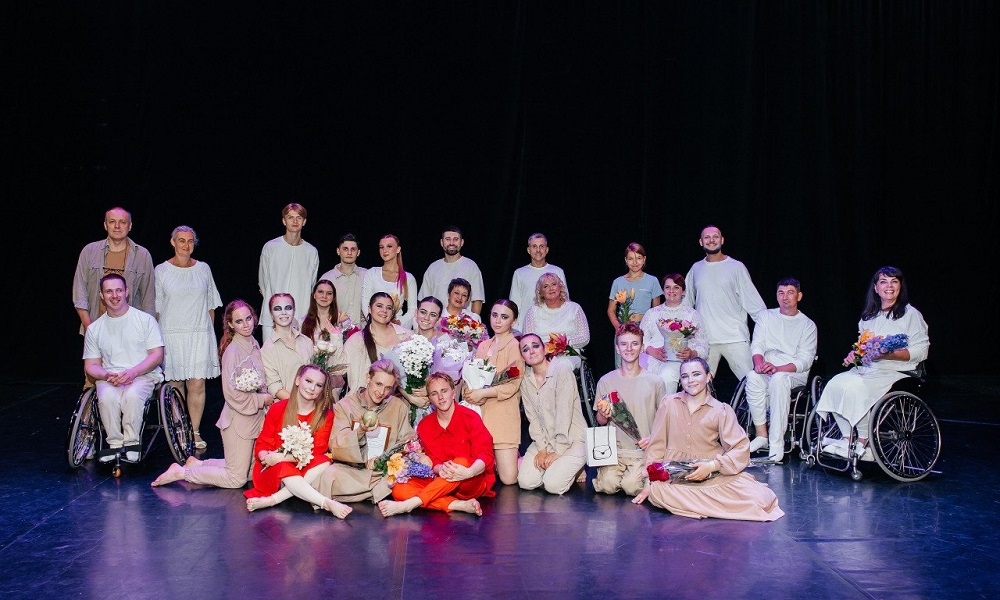 Танцы без границ: омичи с особенностями здоровья дебютировали на сцене Музыкального театра