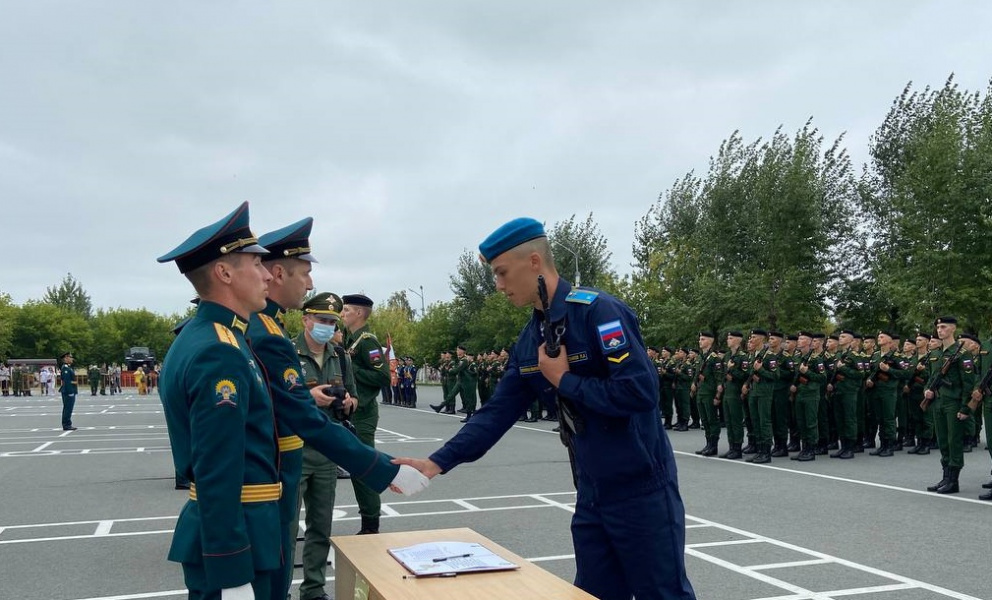  Курсанты Омского автобронетанкового института приняли присягу 