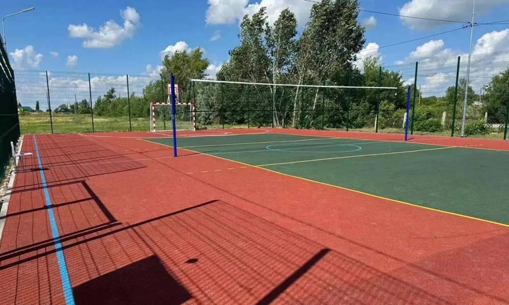 В Черлакском районе открыли многофункциональную спортивную площадку