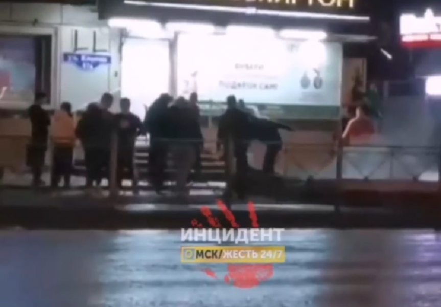 В Омске произошла массовая драка у торгового центра