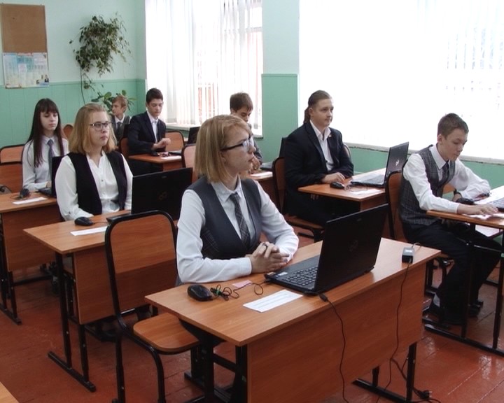 В омских школах учат китайский и испанский языки