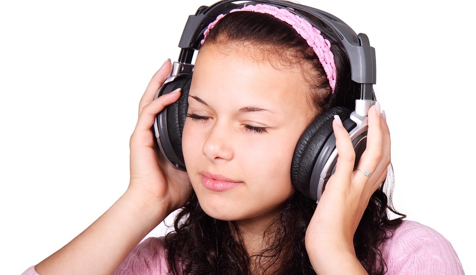 Чем опасны наушники?