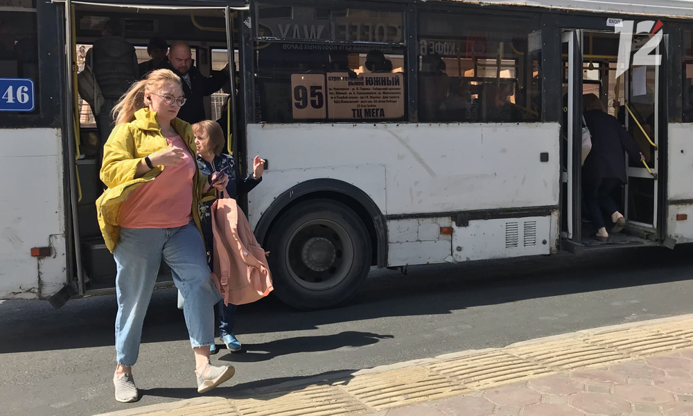 В омском общественном транспорте планируют ввести новую систему безналичной оплаты проезда