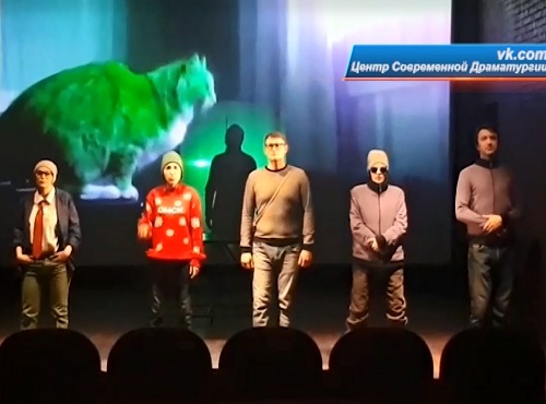 Омичей накормят пиццей во время спектакля