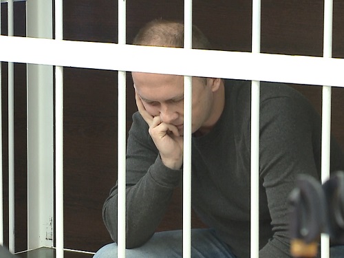 В Омске по требованию омбудсмена проверят органы опеки, вернувшие матери сына после истязаний