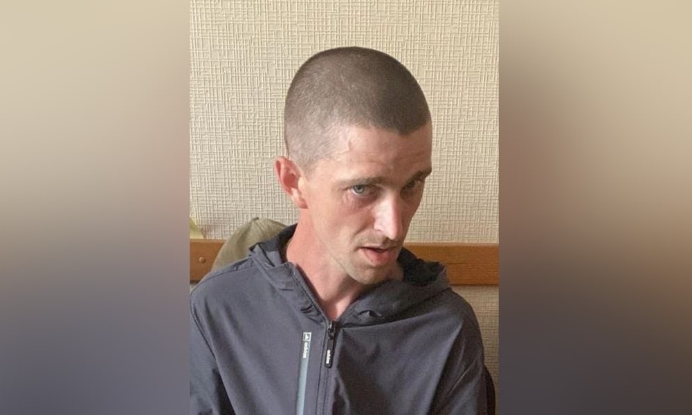 В Омске разыскивают мужчину, подозреваемого в совершении преступлений