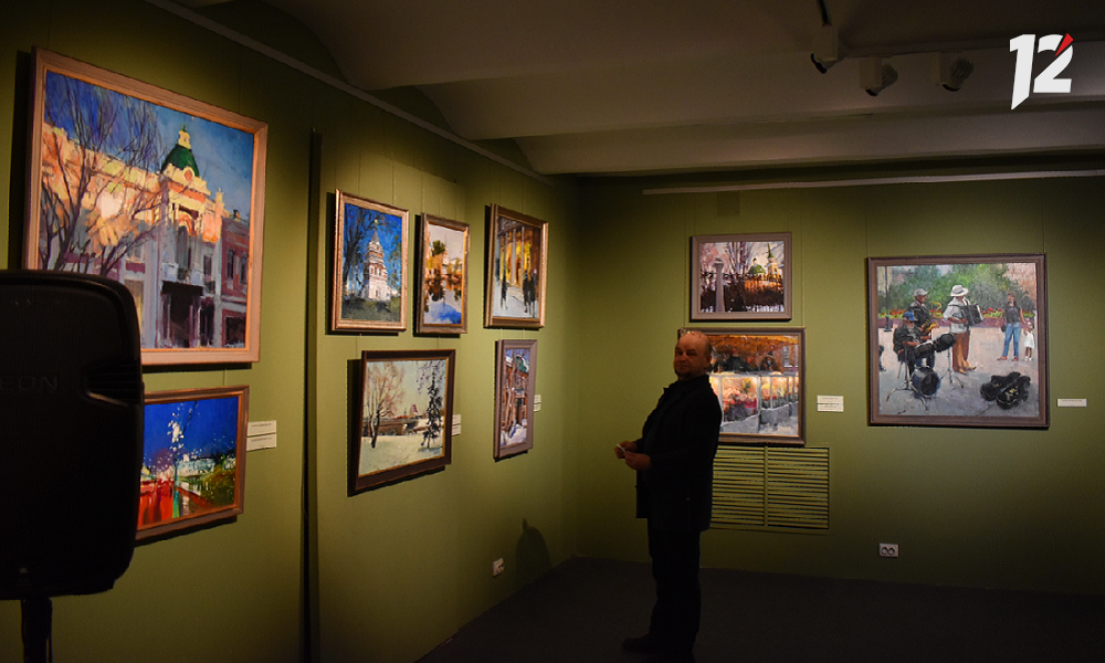 «Главное в моих картинах — впечатление»: омский художник Сергей Прохоров открыл выставку «Точка отсчёта — Омск» 6+