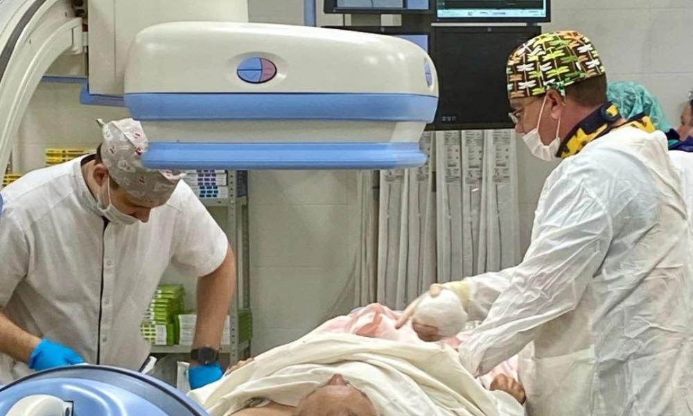 Хирурги БСМП № 1 спасли пожилого омича от ишемического инсульта 