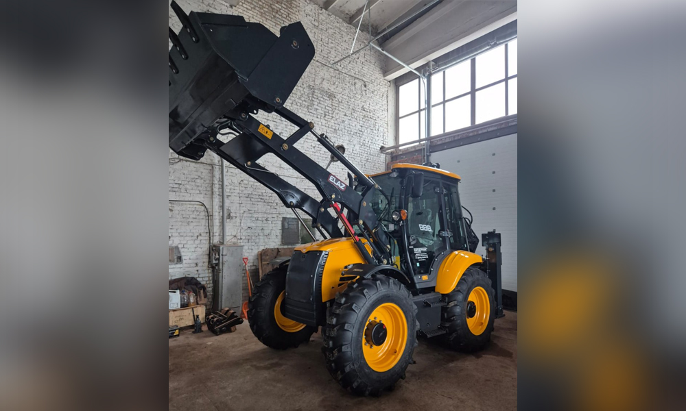 Тевризский район получил новый экскаватор для коммунальных работ