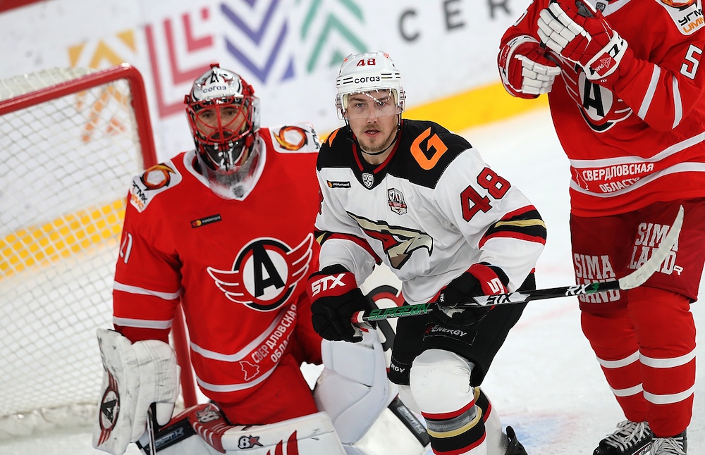 Омский "Авангард" сыграет с "Автомобилистом"