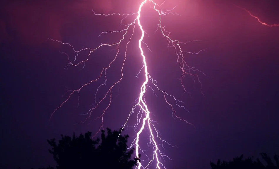 Порывистый ветер, дождь и гроза: синоптики предупреждают, что 4 июня в Омске ухудшится погода