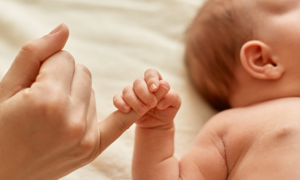 «Думали, что почечная колика, а оказалось — ребёнок»: омские врачи приняли роды у женщины, которая не знала о беременности