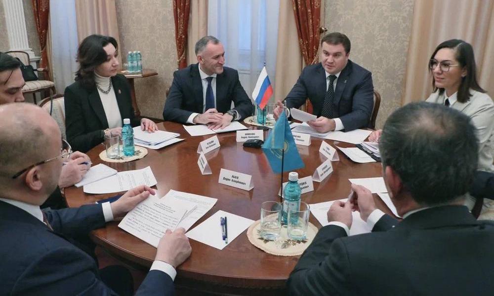 Виталий Хоценко обсудил с послом Казахстана Дауреном Абаевым сотрудничество в торгово-экономической, инвестиционной и гуманитарной сферах