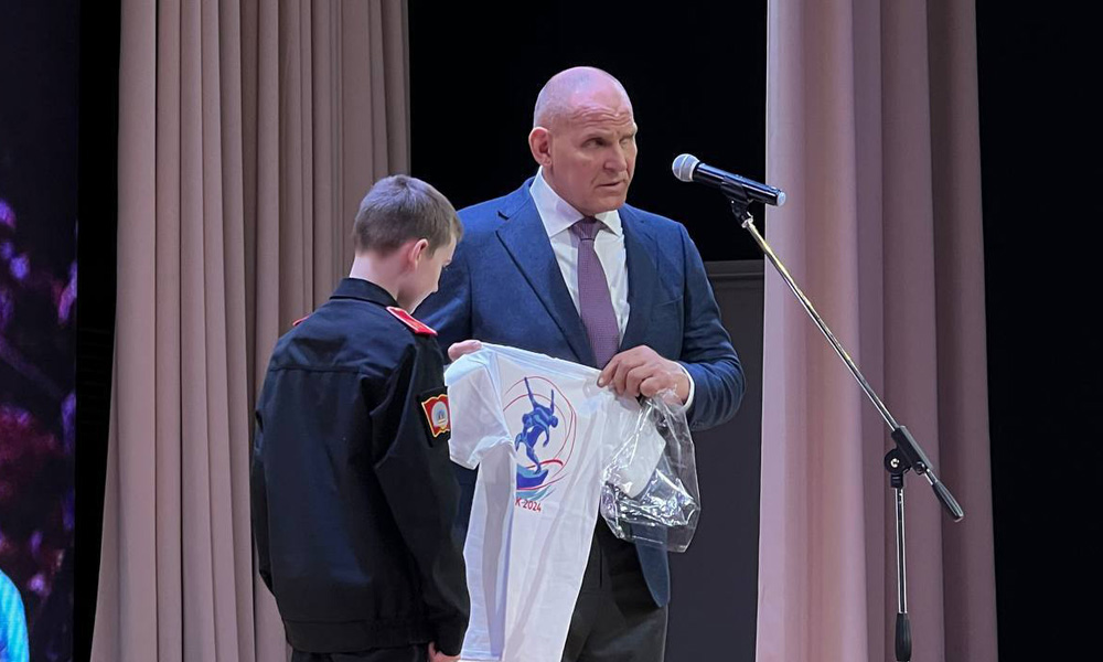 Александр Карелин встретился с курсантами омского Кадетского корпуса