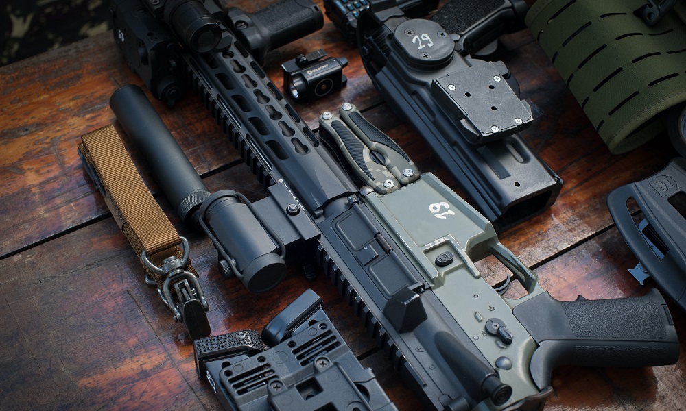 Омские силовики ликвидировали мастерскую с подпольным оружием