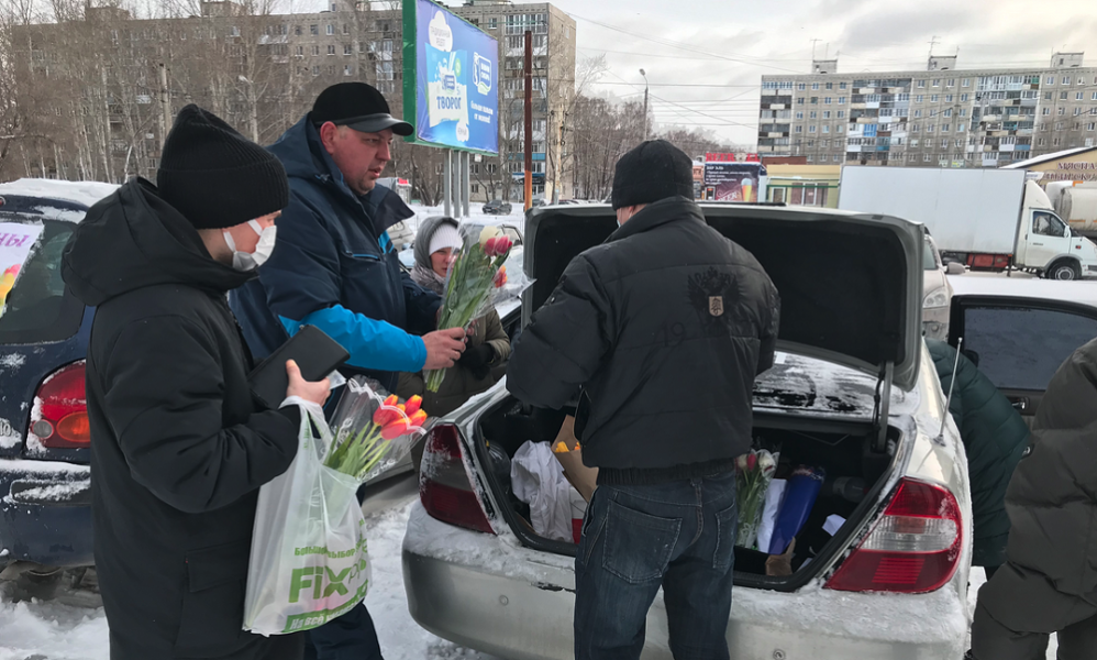 В Советском округе Омска выявили 15 мест незаконной торговли цветами