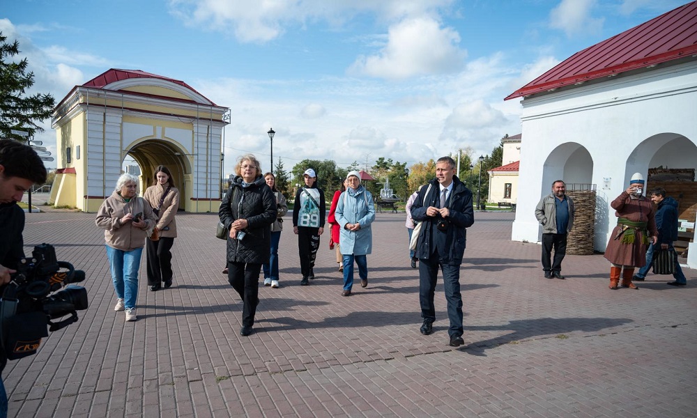 Более двух тысяч омичей отправились на увлекательные экскурсии в рамках флешмоба в День туризма