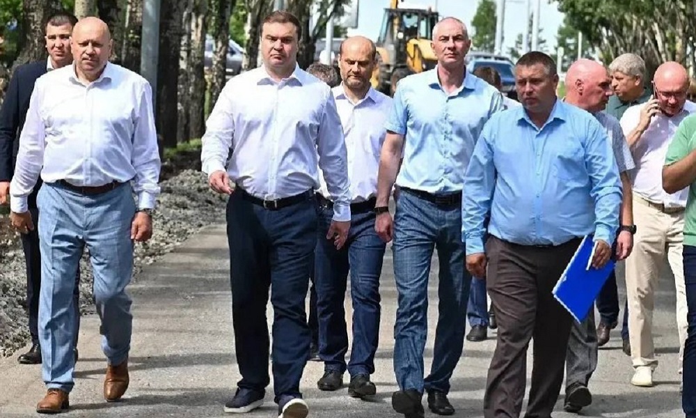 Виталий Хоценко и Сергей Шелест оценили ход благоустройства парка имени 30-летия Победы