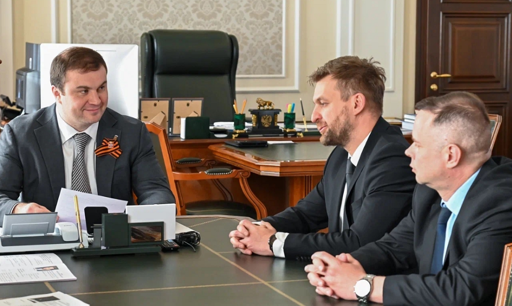 Виталий Хоценко обсудил планы по развитию омских предприятий с директором холдинга «Кордиант»
