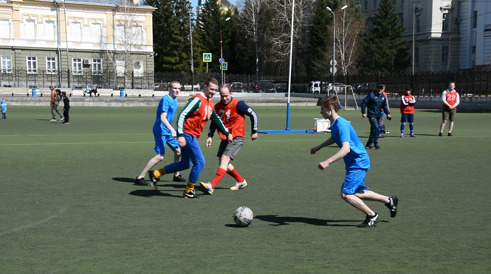 Региональные органы безопасности провели для юных омичей турнир по футболу
