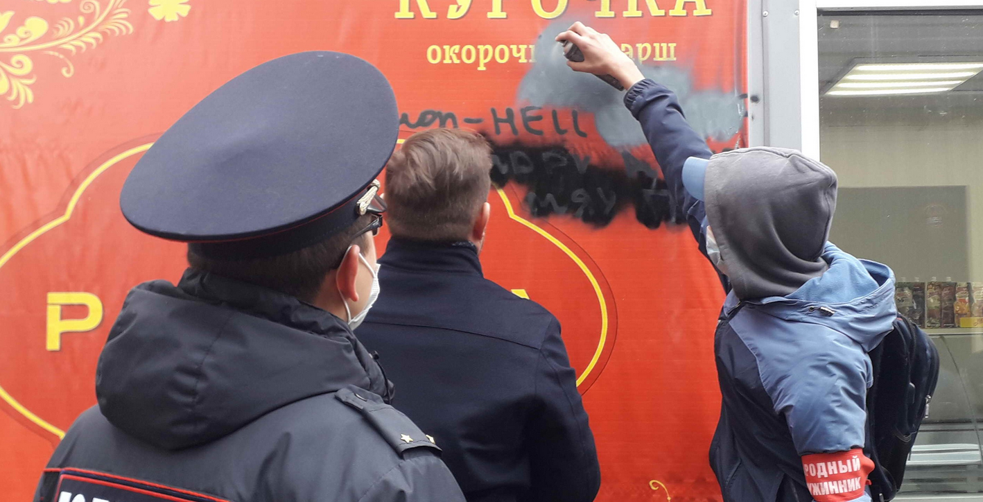 В Омске уничтожили более 500 надписей с рекламой наркотиков