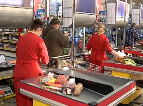 Жители омских сёл смогут снимать деньги в магазинах