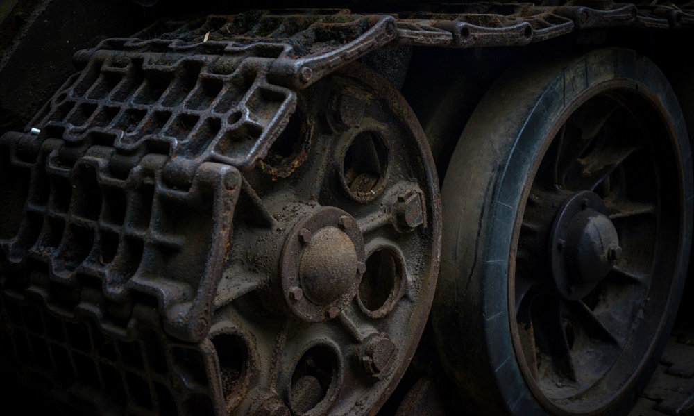 В зоне СВО заметили «летающий» танк, выпущенный в Омске