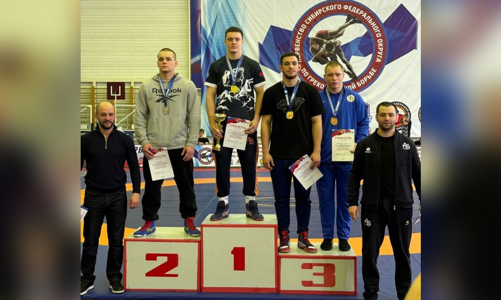 Омские борцы завоевали три бронзовые медали на первенстве СФО