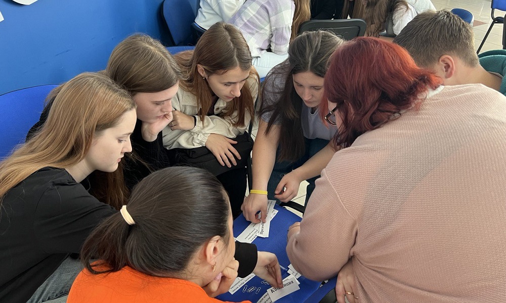 В Омске прошёл квиз, посвящённый 30-летию Конституции РФ