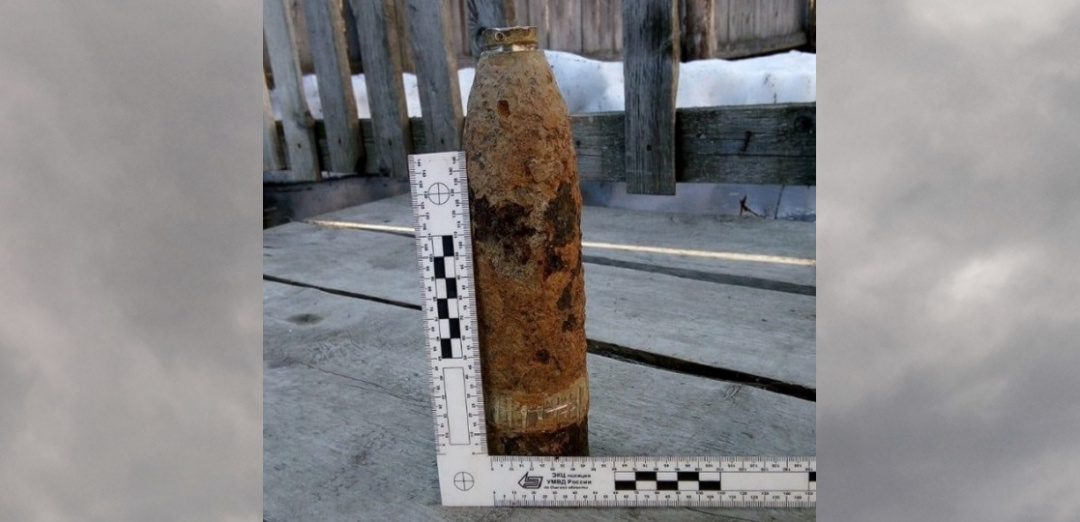 Подросток в Омской области нашёл на берегу реки боевой артиллерийский снаряд