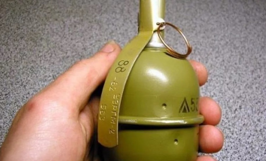 В Омске задержали пьяного водителя с осколочной гранатой