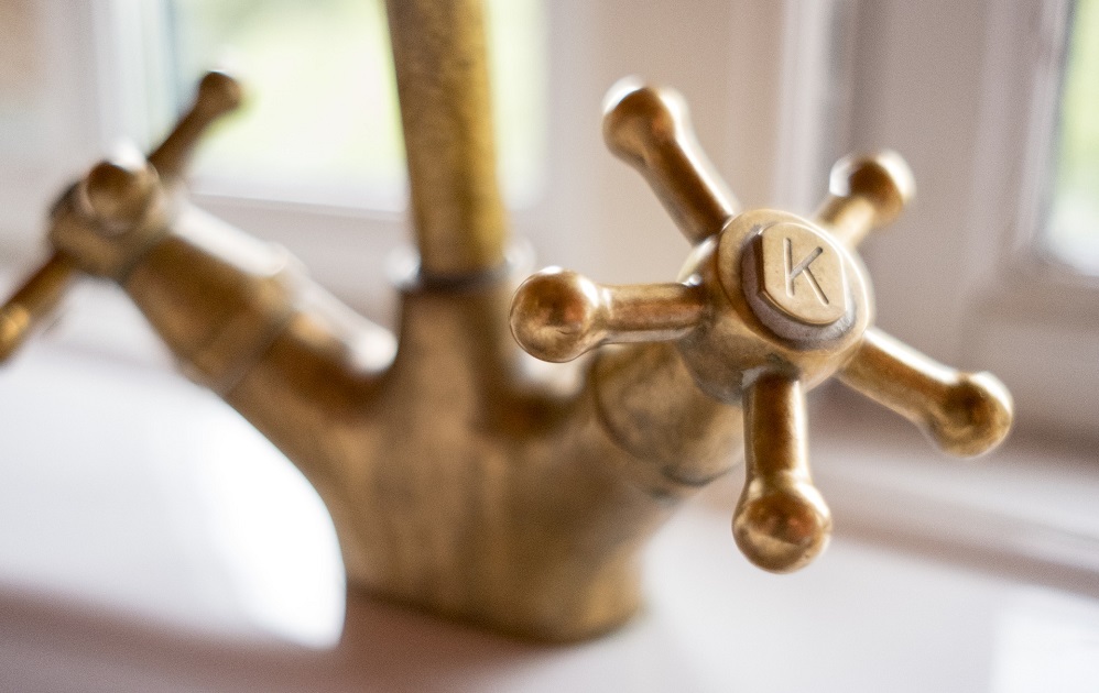 Эксперты посоветовали мыть упаковку продуктов, принесённых из магазина 