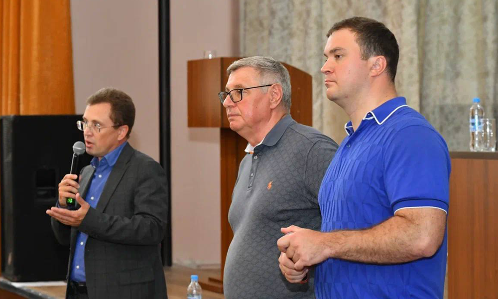 Виталий Хоценко провёл встречу с жителями Тюкалинского района