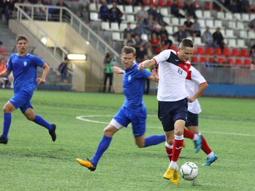 Омский "Иртыш" в Барнауле встретился с местным "Динамо"