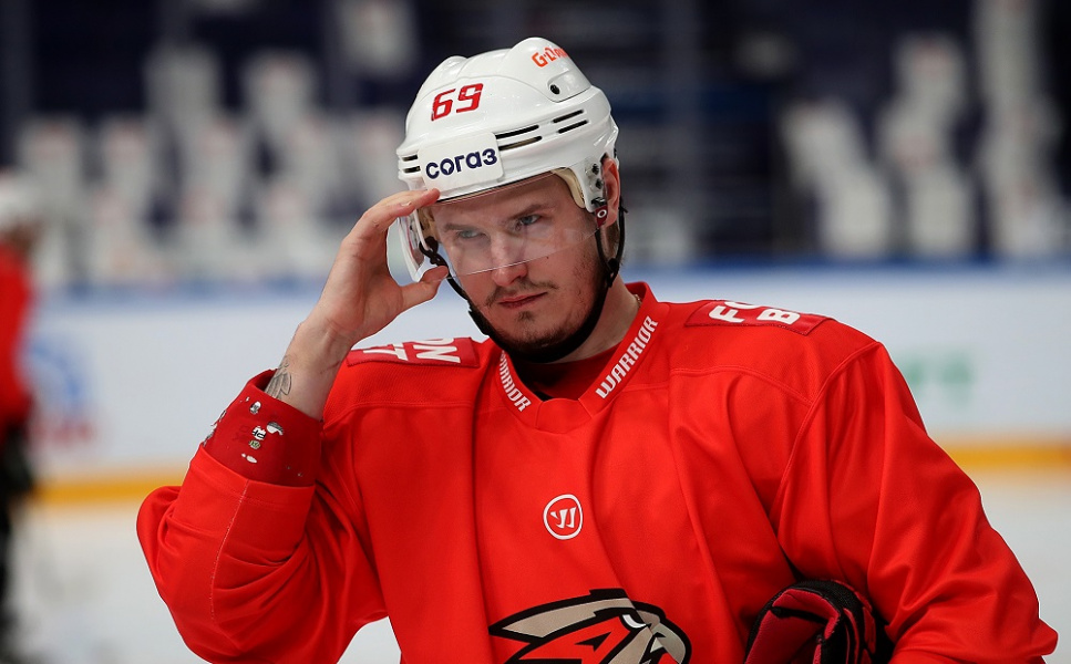 "Спасибо "Авангарду" за эти 3 сезона": Сергей Шумаков попрощался с омской командой и болельщиками