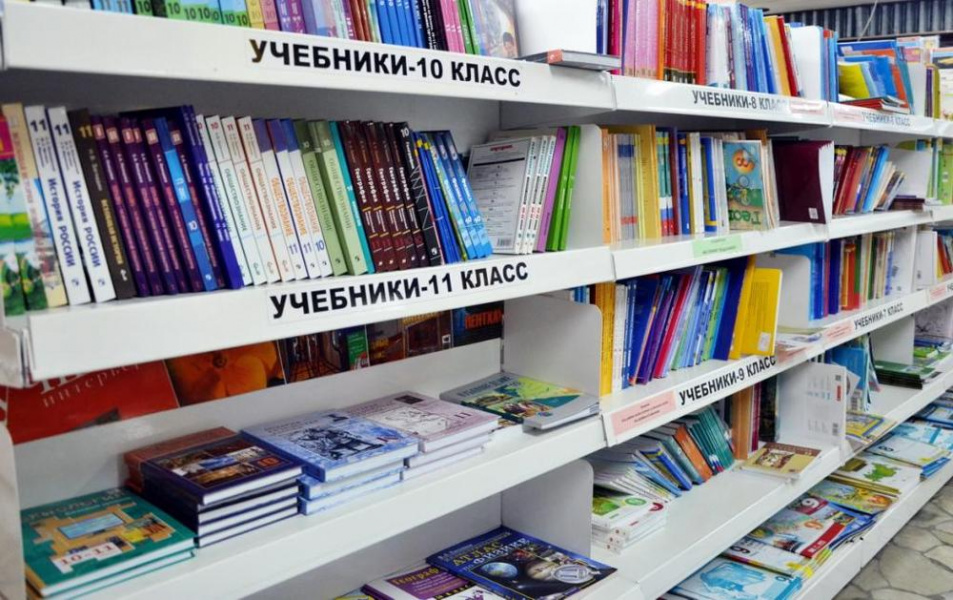 На приобретение учебной литературы в омские школы направлено больше 350 млн рублей