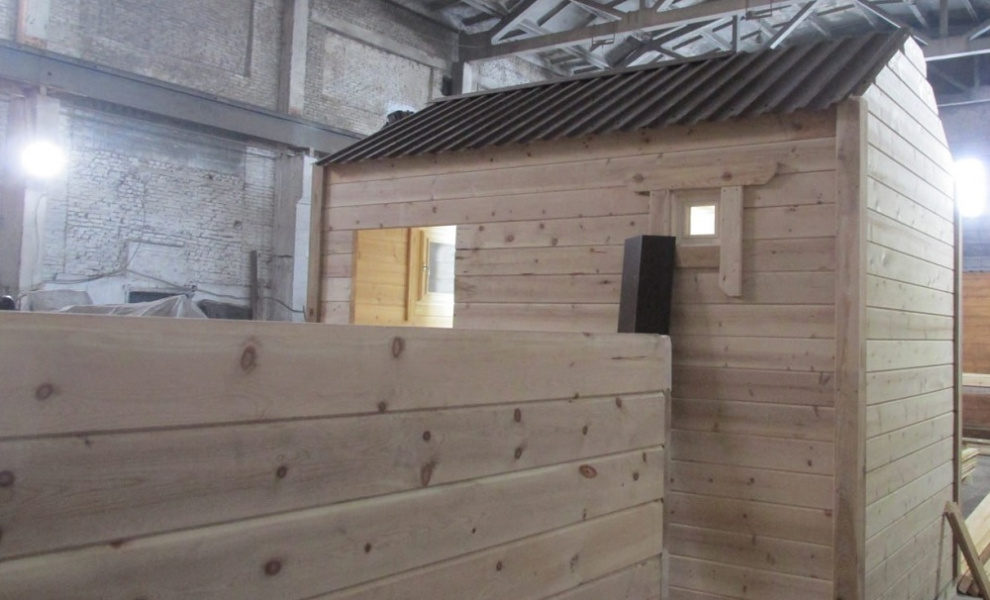 Осуждённые омской ИК-8 изготавливают модульные каркасные бани