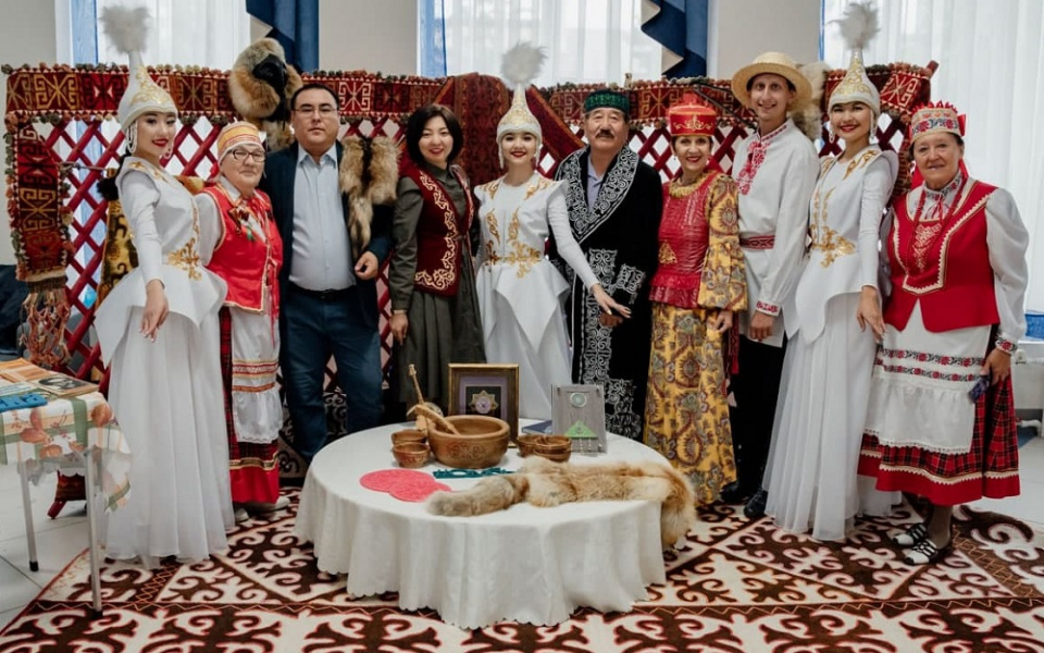 Шумно, весело и ярко: в Омске в пятый раз завертелся «Культурный калейдоскоп»