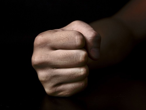 Омский Следком проверяет лицей, где подросток до крови избил своего одноклассника 